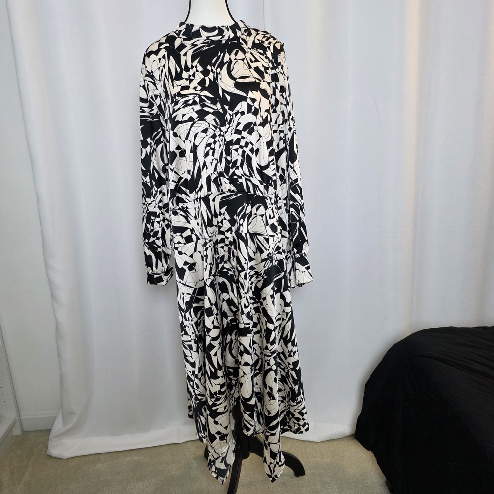 Chic Monochrome Long Sleeve Maxi Dress